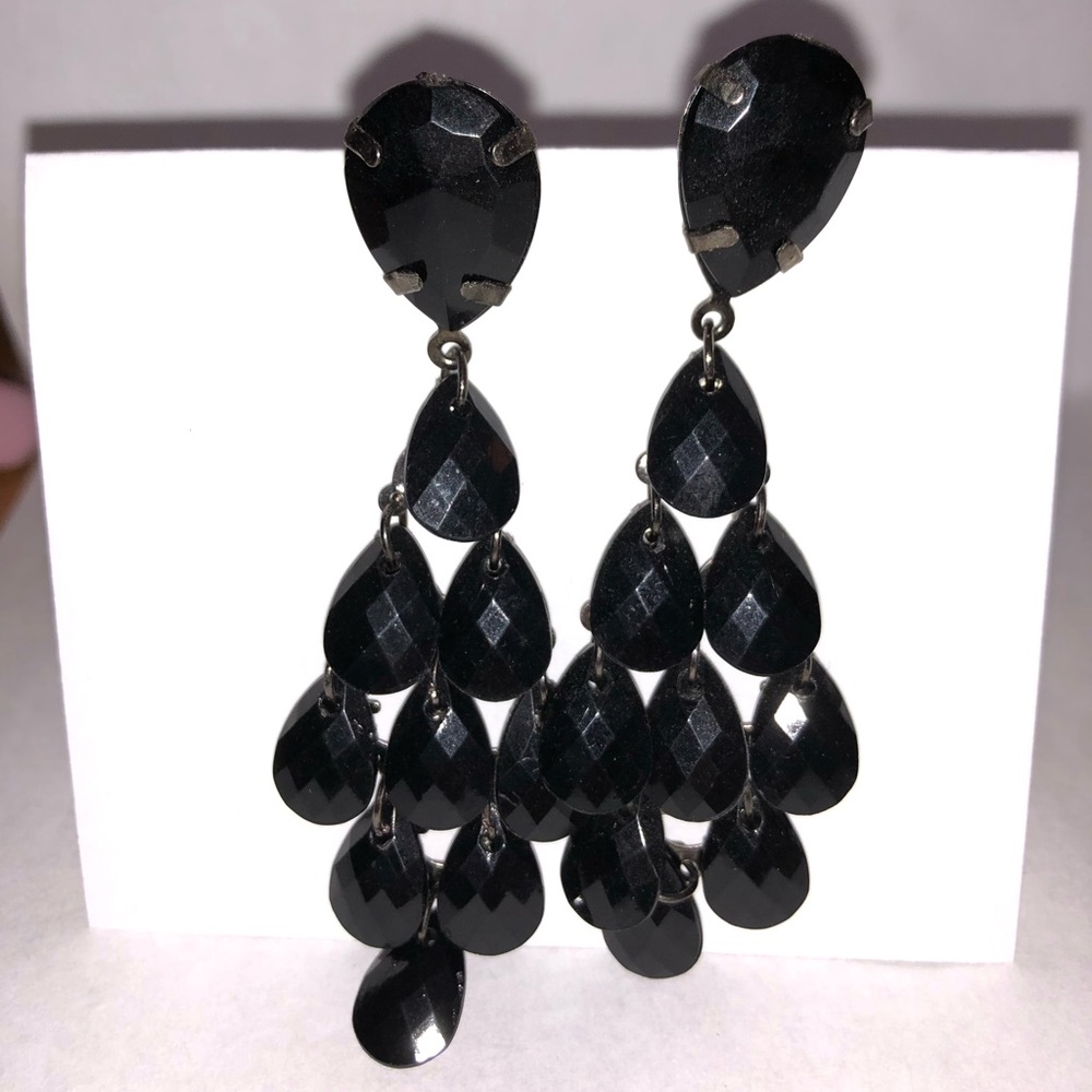 Black Earrings (2 Pairs)